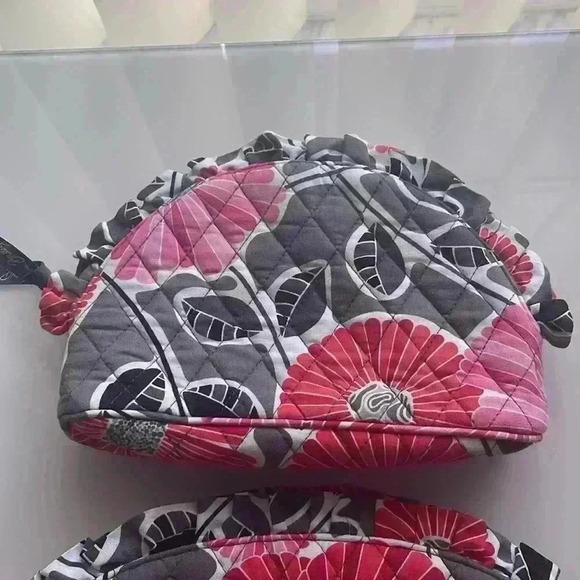 Vera Bradley ruffle top travel/cosmetic bags excellent condition - Picture 3 of 7